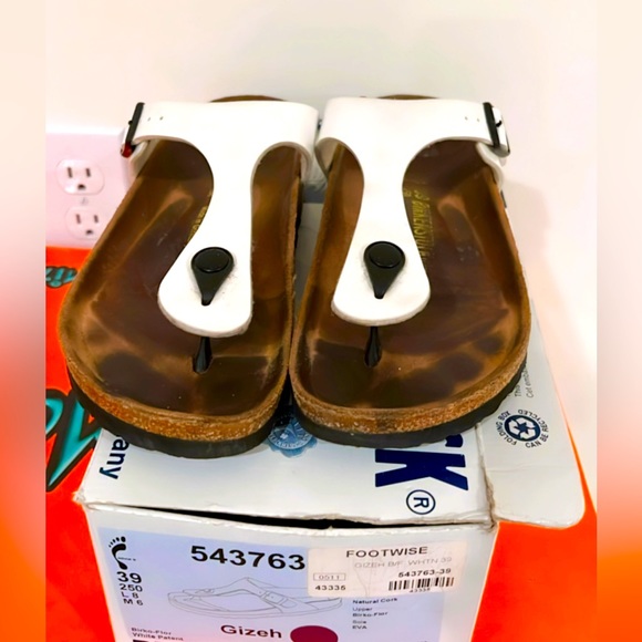 Women's Birkenstock Gizeh Sandals. - Picture 2 of 2